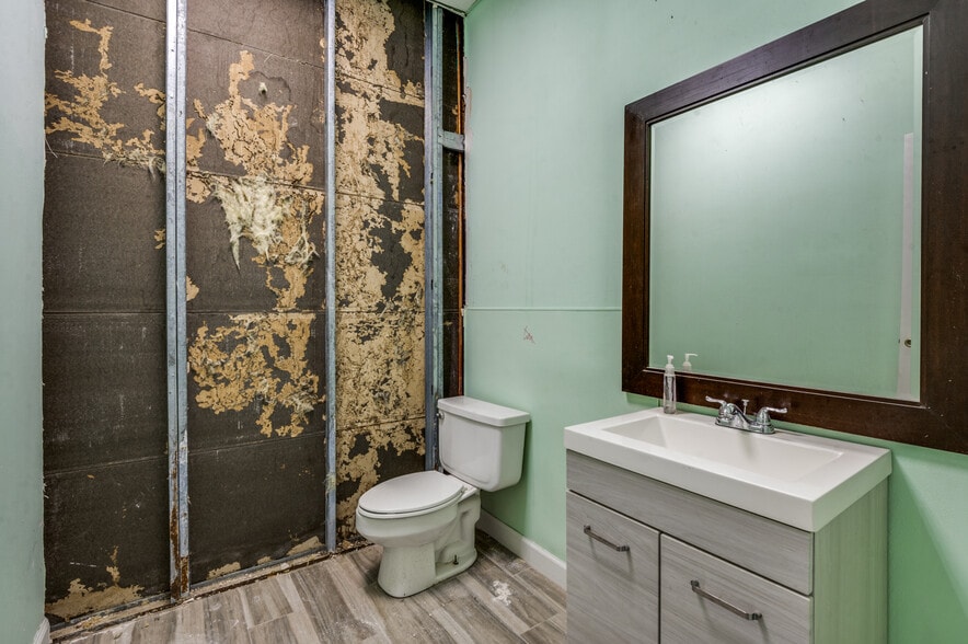 More Photos Of 2345 E State Highway 121, Lewisville Contractor Storage Yard For Sale