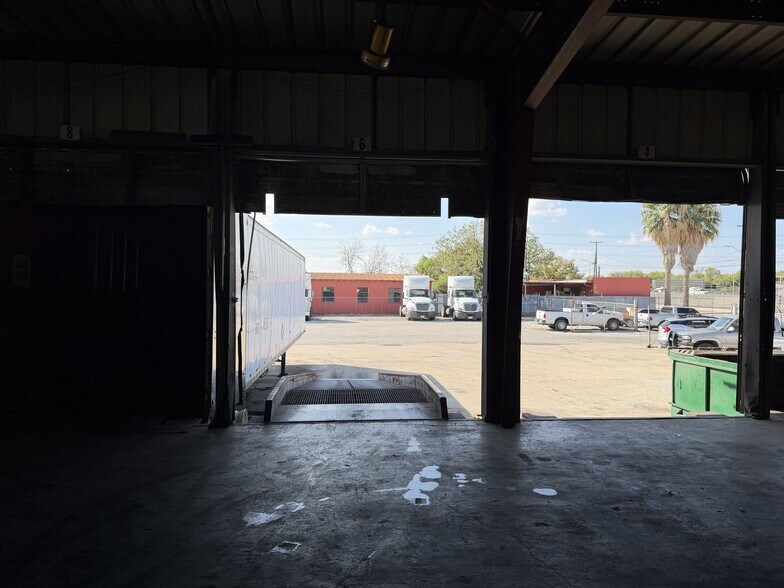 More Photos Of 2026 W Malone Ave, San Antonio Warehouse For Lease