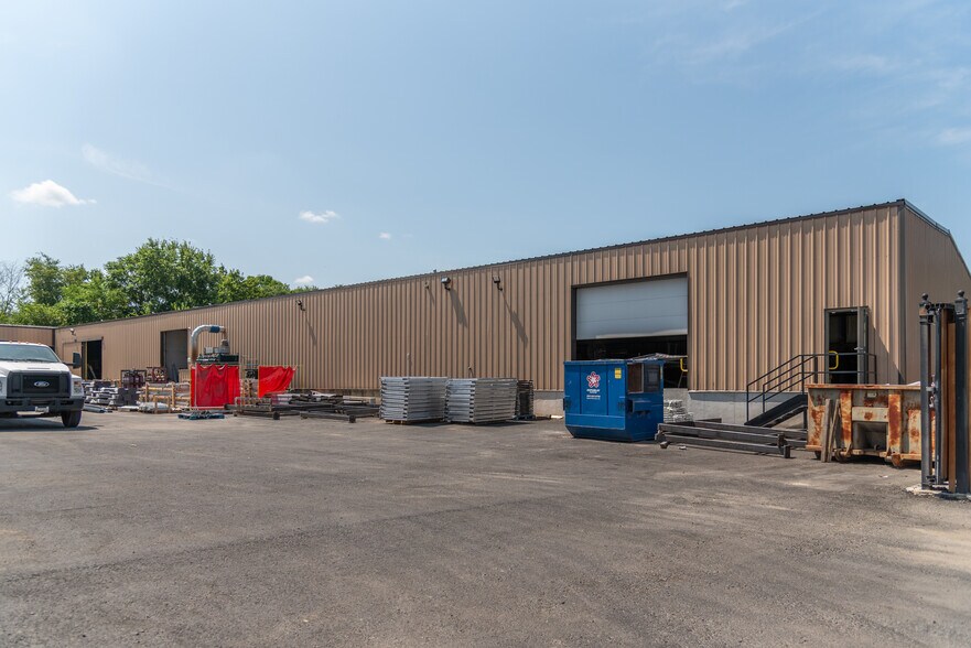 More Photos Of 36 W Pennsylvania Ave, Walkersville Warehouse For Sale