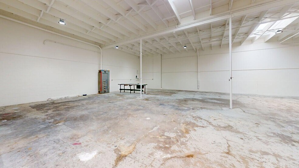 More Photos Of 2828 E 14th St, Long Beach Service For Lease