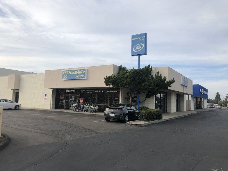 More Photos Of 7730 Ronson Rd, San Diego Auto Dealership For Lease