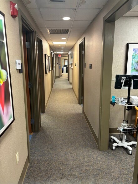 More Photos Of 41 Buttrick Rd, Londonderry Medical For Lease