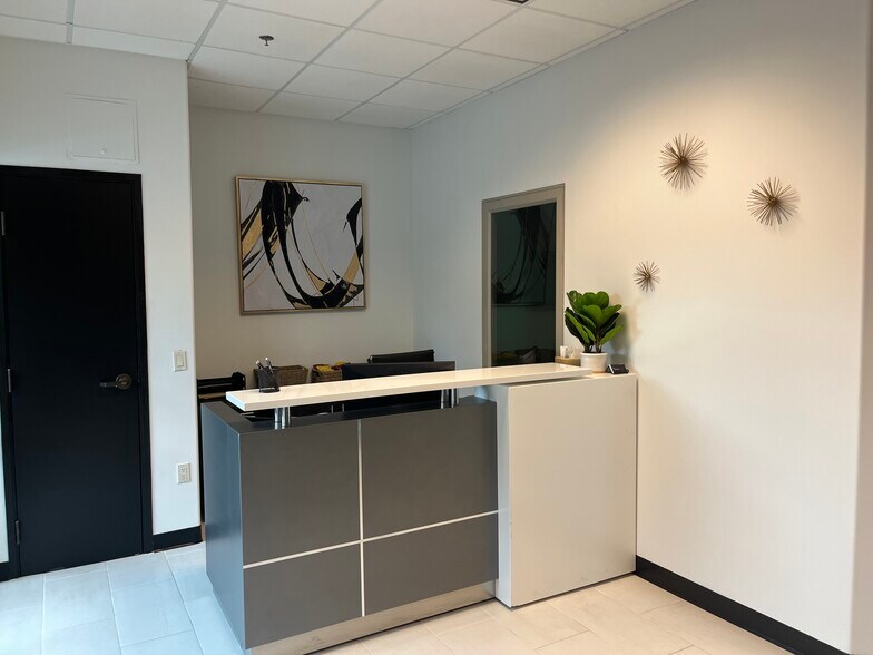 More Photos Of 8707 E Vista Bonita Dr, Scottsdale Office For Lease