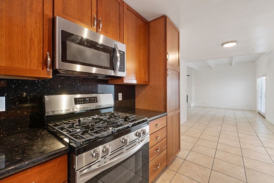 More Photos Of 2080 S Camino Real, Palm Springs Apartments For Sale