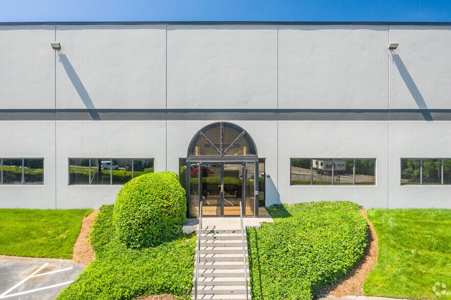 More Photos Of 1375 Heil Quaker Blvd, La Vergne Distribution For Lease