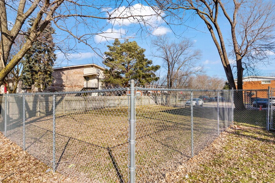 More Photos Of 8813 Dee Rd, Des Plaines Apartments For Sale