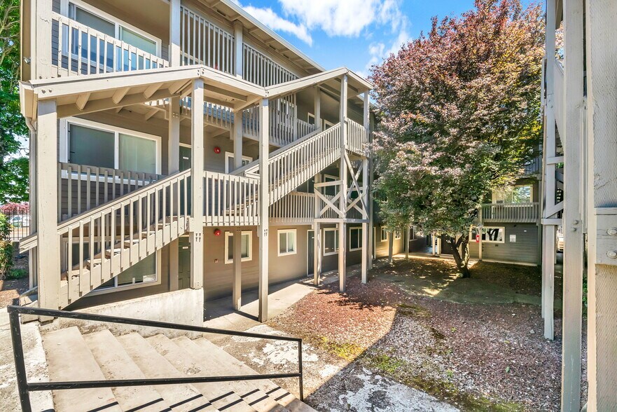 More Photos Of 2520 Hyacinth St NE, Salem Apartments For Sale