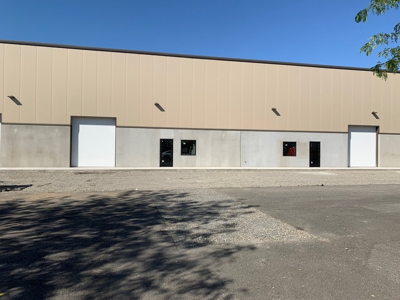 More Photos Of 101 Butterfield Rd, Yakima Warehouse For Lease