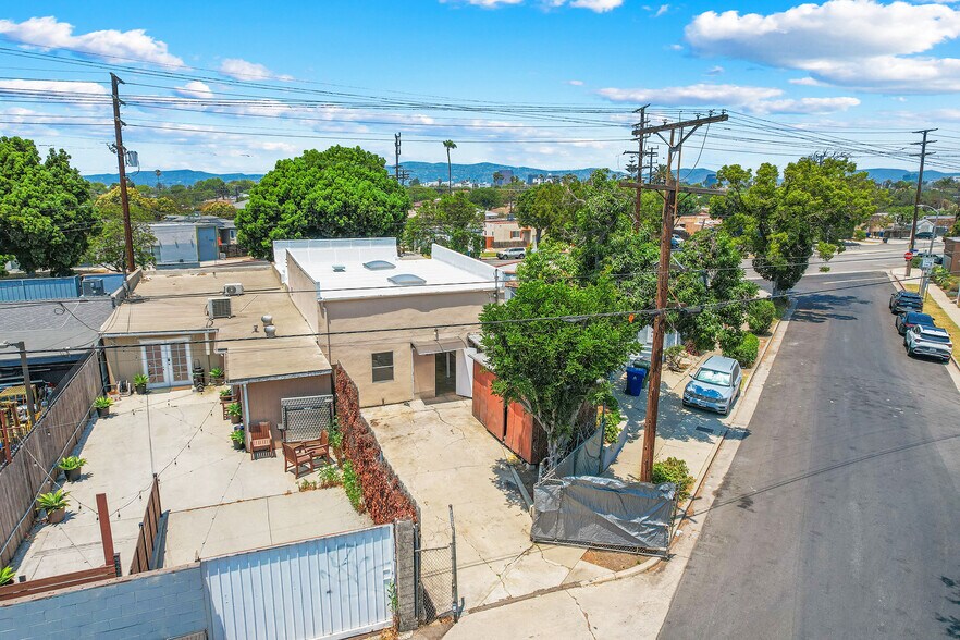 More Photos Of 5812 Venice Blvd, Los Angeles Showroom For Sale