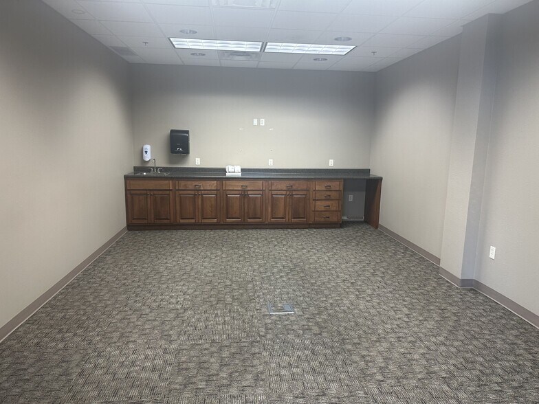 More Photos Of 400 S Sycamore Ave, Sioux Falls Office For Lease
