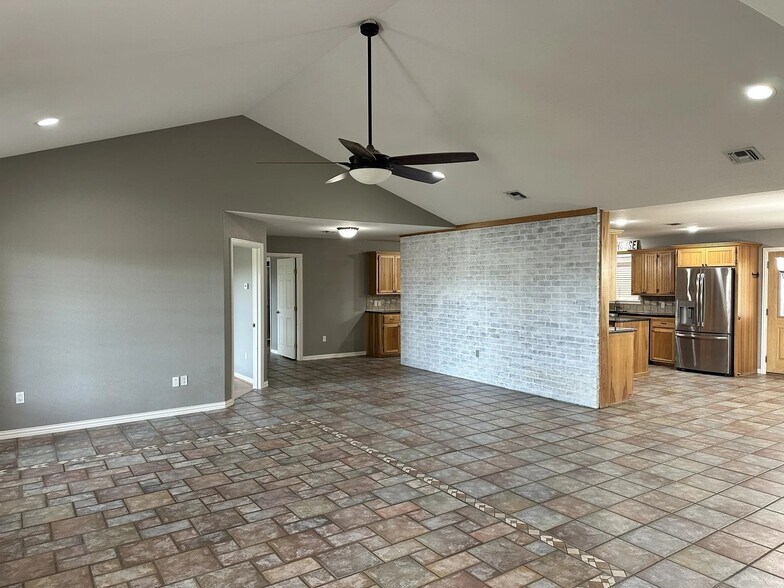 More Photos Of 1782 Key Ln, Abilene Office For Lease