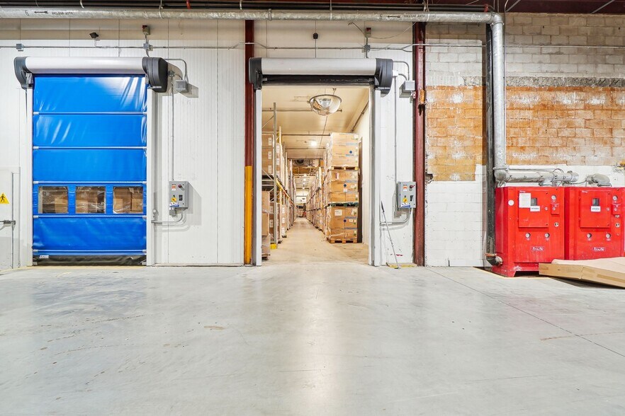 More Photos Of 11625 Av 55e, Montréal Warehouse For Lease