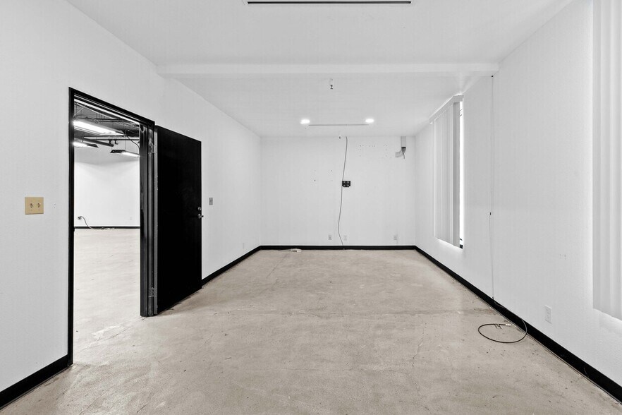More Photos Of 9036 Winnetka Ave, Northridge Loft Creative Space For Lease