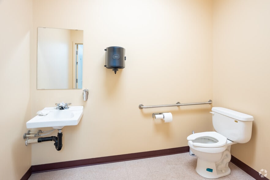 More Photos Of 10008-10022 167 St NW, Edmonton Showroom For Sale