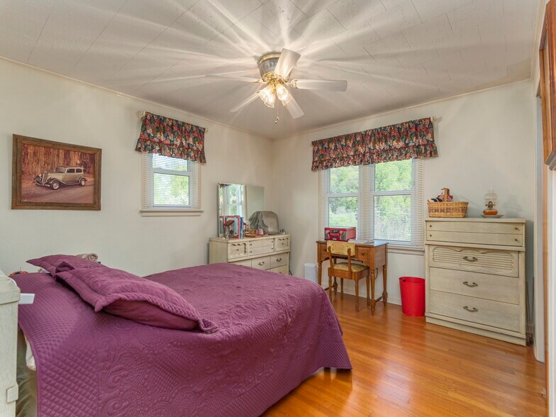 More Photos Of 96 Tower Ln, Waynesville Office For Sale