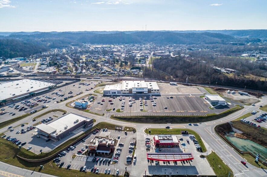 More Photos Of 31 Tanyard Station Dr, Barboursville Unknown For Lease