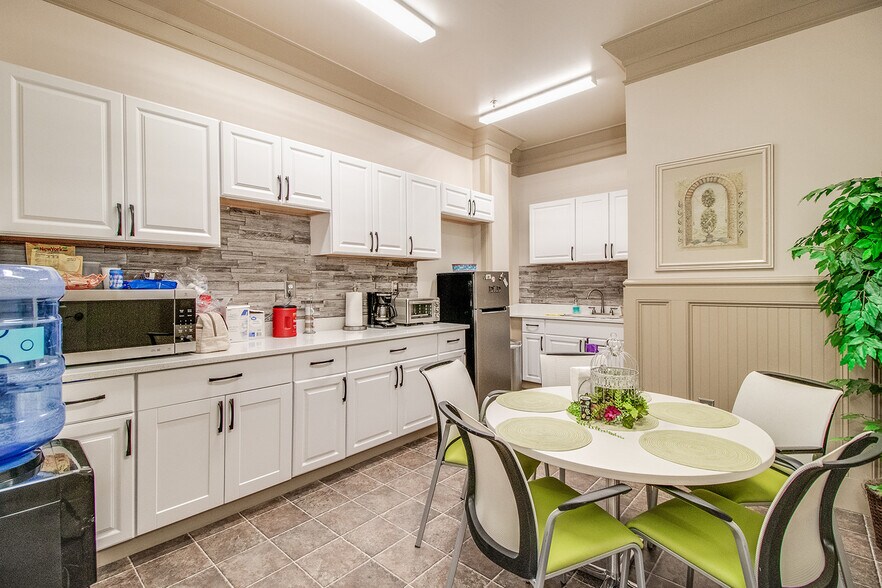 More Photos Of 21 E Athens St, Winder General Retail For Sale