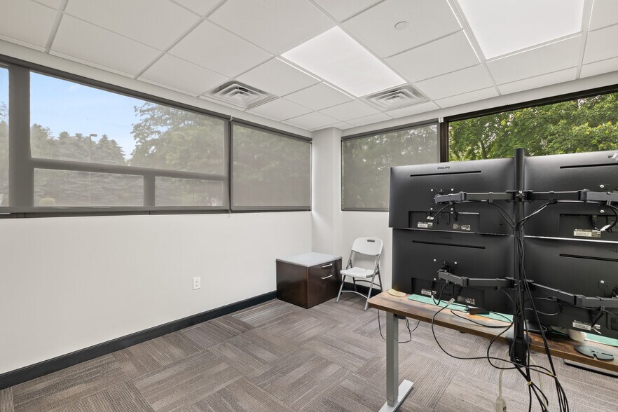 More Photos Of 80 Red Schoolhouse Rd, Chestnut Ridge Office For Lease