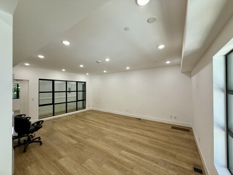 More Photos Of 214 Village Blvd, Incline Village Storefront Retail Residential For Lease