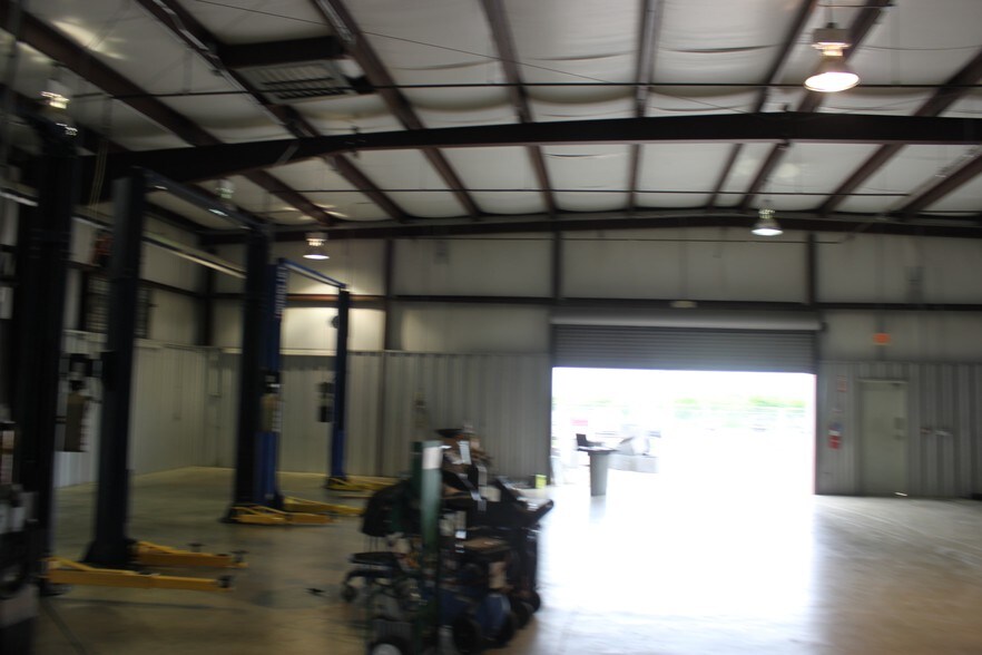 More Photos Of 39490 Lyndon B Johnson Fwy, Dallas Auto Dealership For Lease