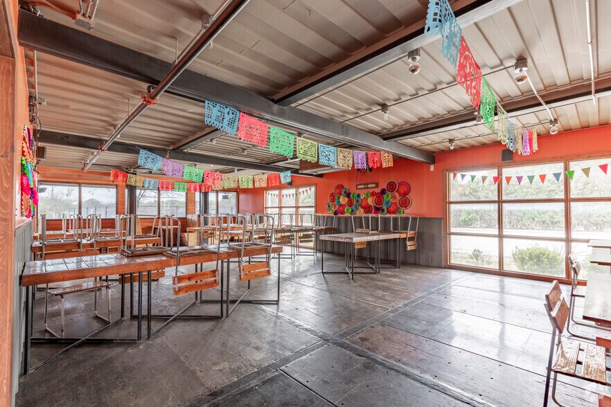 More Photos Of 18745 Redland Rd, San Antonio Restaurant For Lease