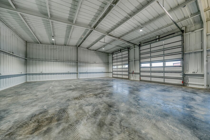 More Photos Of 109 Bennett Hills Dr, Weatherford Warehouse For Sale