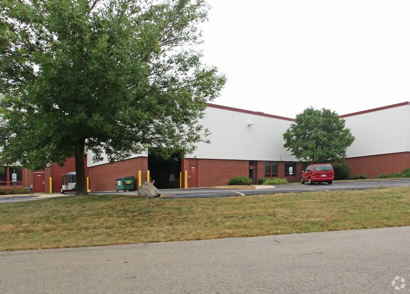 More Photos Of 1243-1253 Naperville Dr, Romeoville Warehouse For Lease