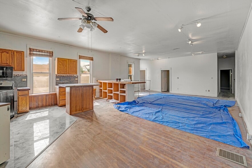 More Photos Of 122 W Main St, Florence Storefront For Sale