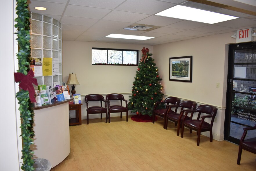 More Photos Of 118 Springhall Dr, Goose Creek Medical For Lease