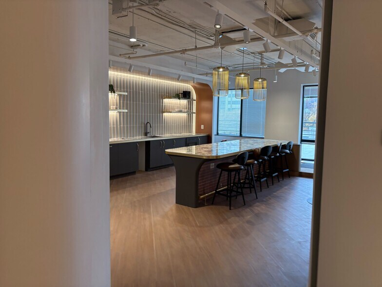 More Photos Of 2700 S Quincy St, Arlington Unknown For Lease