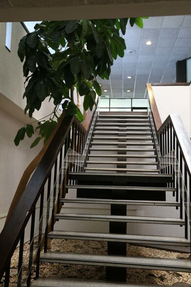 More Photos Of 5040 Snapfinger Woods Dr, Decatur Medical For Lease