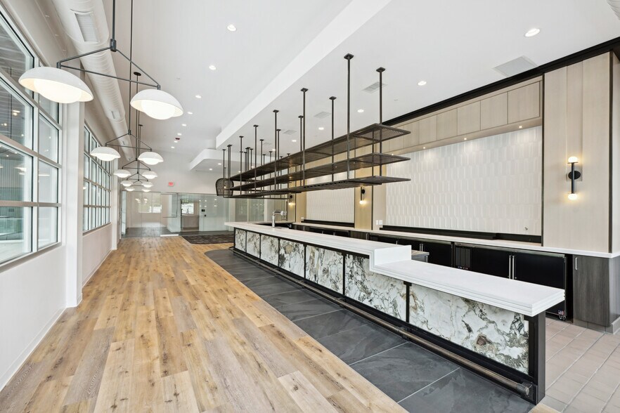 More Photos Of 159 Armour Dr NE, Atlanta Showroom For Lease