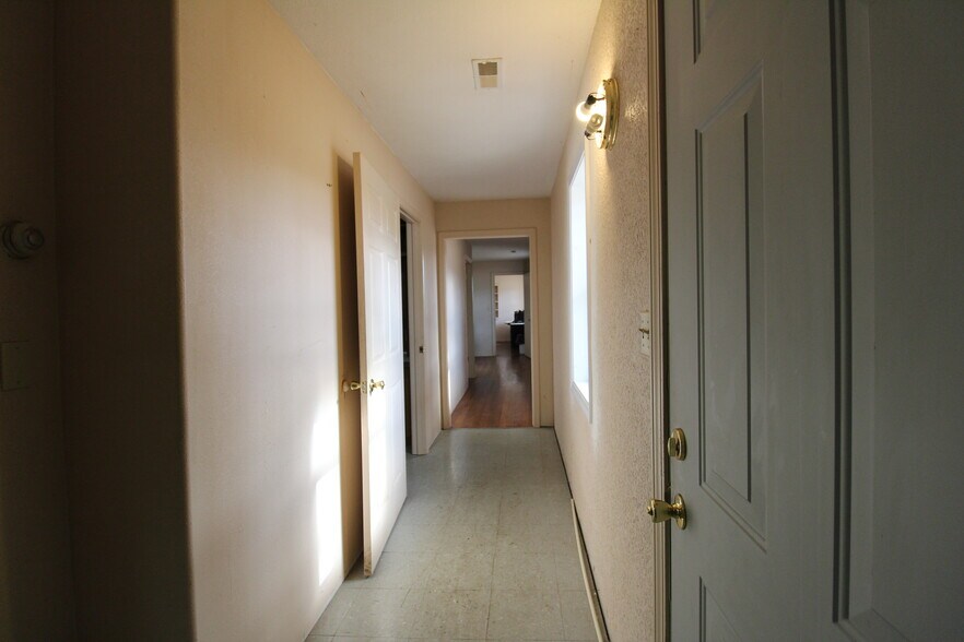 More Photos Of 200 2nd st, Mammoth Spring Office Residential For Sale