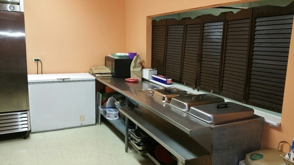 More Photos Of 1754 N Clark St, Chicago Religious Facility For Sale