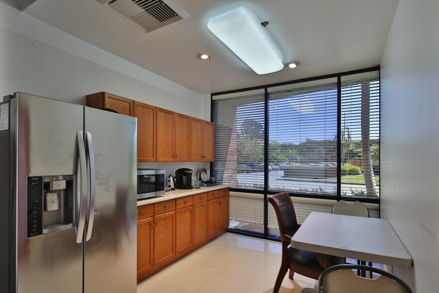 More Photos Of 11 Mareblu, Aliso Viejo Medical For Sale