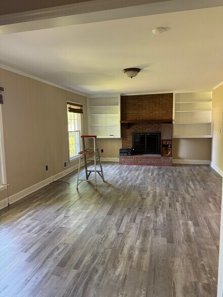 More Photos Of 2113 Wessinger Rd, Chapin Office For Lease