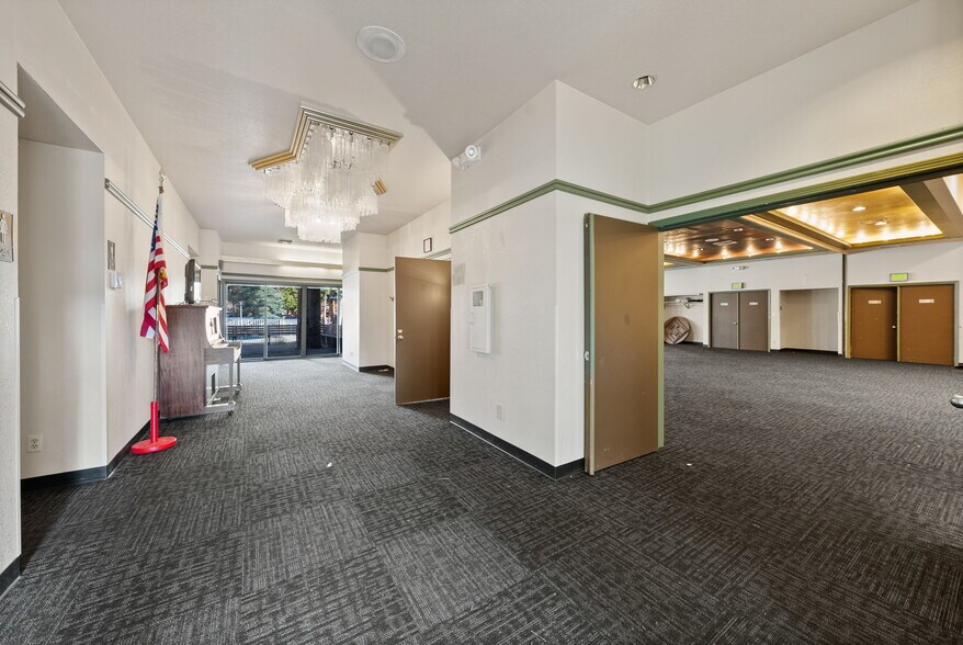 More Photos Of 3105 NE O. B. Riley Rd, Bend Hotel For Sale