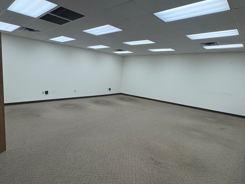 More Photos Of 5117 NW 3rd St, Oklahoma City Industrial For Lease