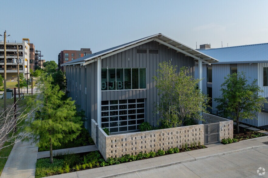 More Photos Of 100 Jensen Dr, Houston Unknown For Lease