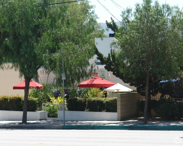 Primary Photo Of 3630 Foothill Blvd, La Crescenta Restaurant For Lease