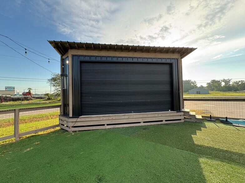 More Photos Of 6223 W Roundbunch Rd, Orange Restaurant For Sale