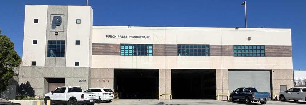 More Photos Of 2035 E 51st St, Los Angeles Manufacturing For Sale