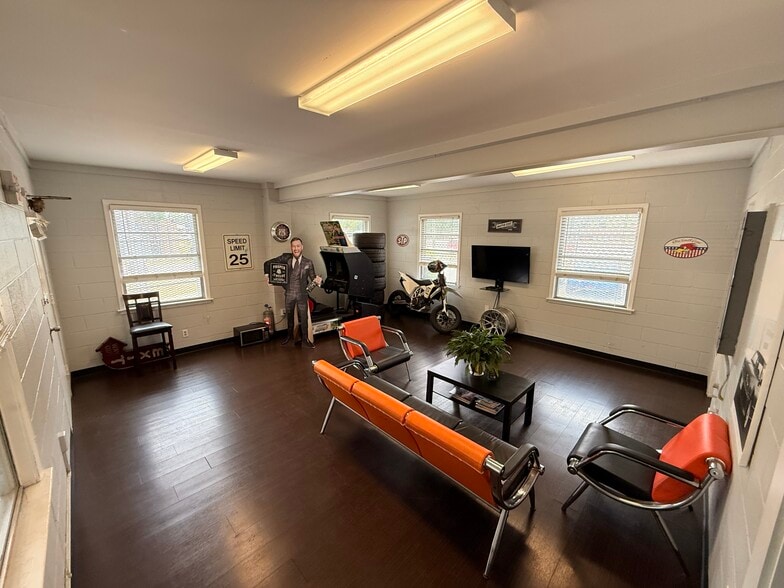 More Photos Of 5028 Augusta Rd, Savannah Office For Sale