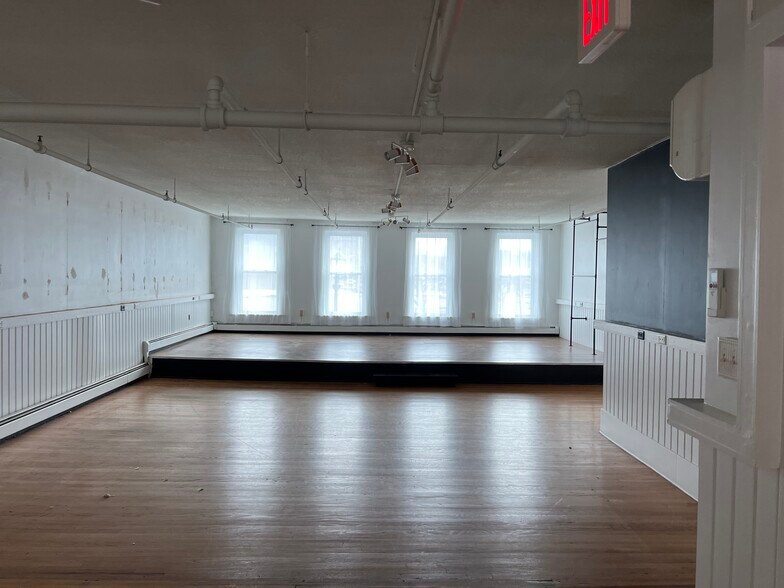 More Photos Of 106 Genesee St, Utica Restaurant For Lease
