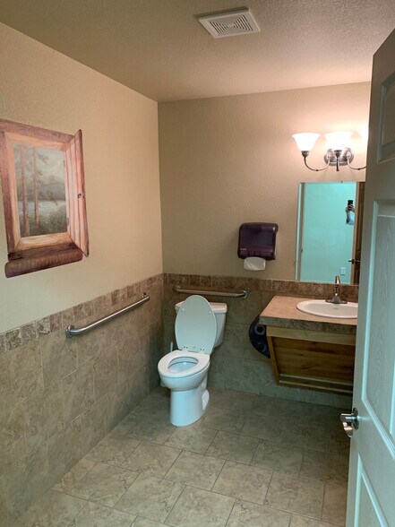 More Photos Of 1310 Weatherford Hwy, Granbury Light Distribution For Lease