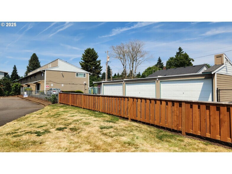 More Photos Of 2510 E 8TH St, Vancouver Apartments For Sale