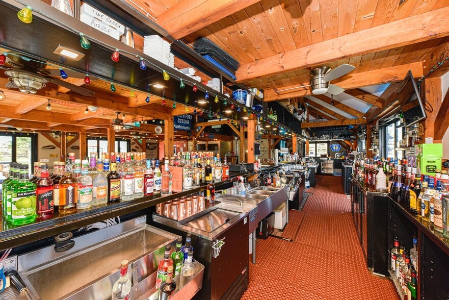 More Photos Of 9095 Sound Ave, Mattituck Restaurant For Sale