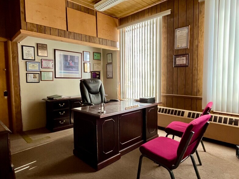 More Photos Of 27500 Marquette St, Garden City Specialty For Sale