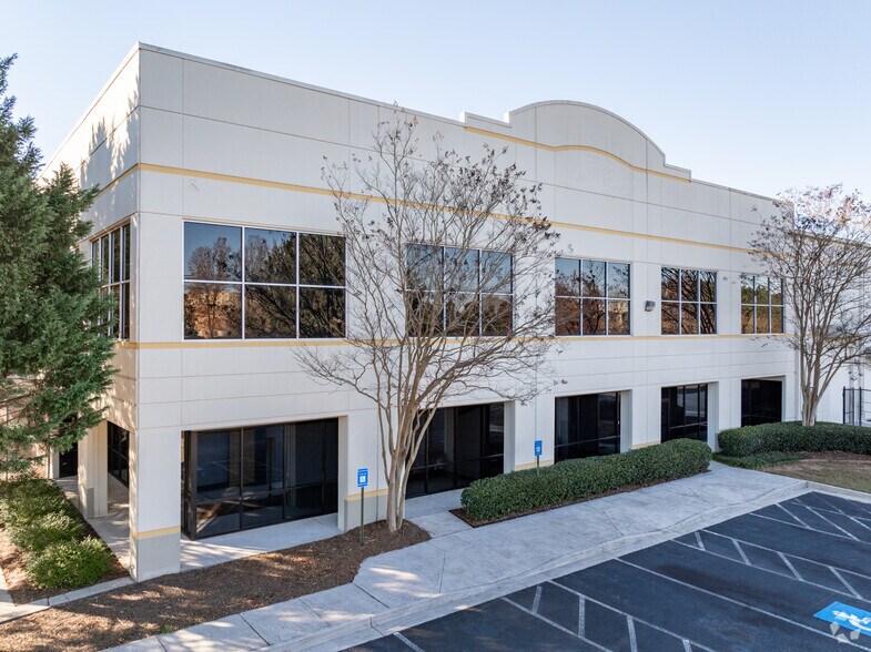 More Photos Of 237 Greenwood Industrial Ct, McDonough Distribution For Lease