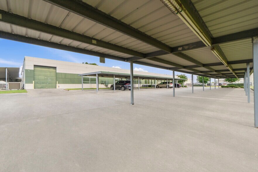 More Photos Of 1030 Regional Park Dr, Houston Office For Sale